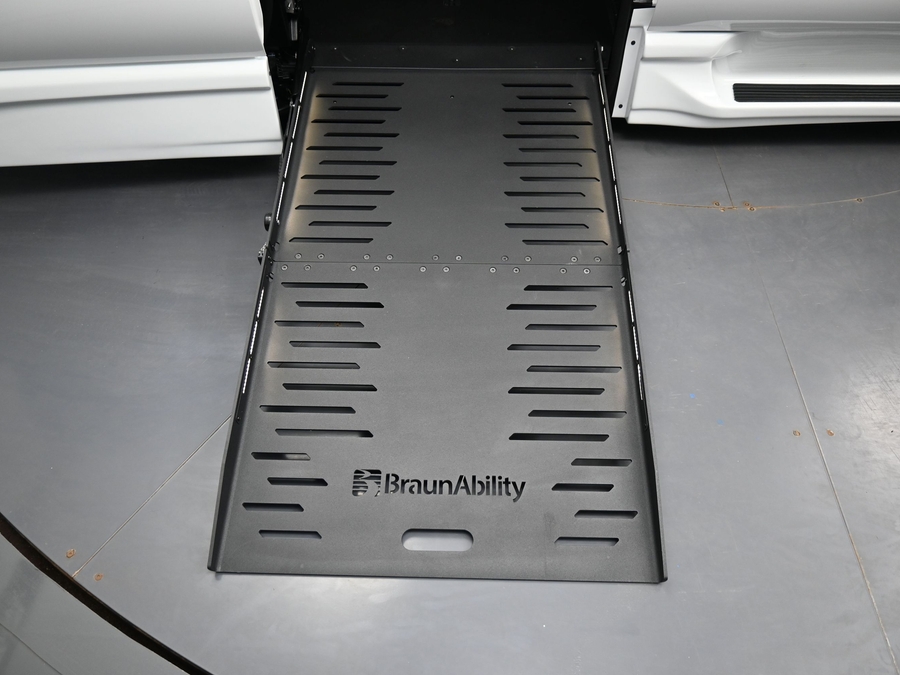 New 2027 Chrysler Pacifica Select Safety - BraunAbility Side Entry Fold Out Automatic Ramp
