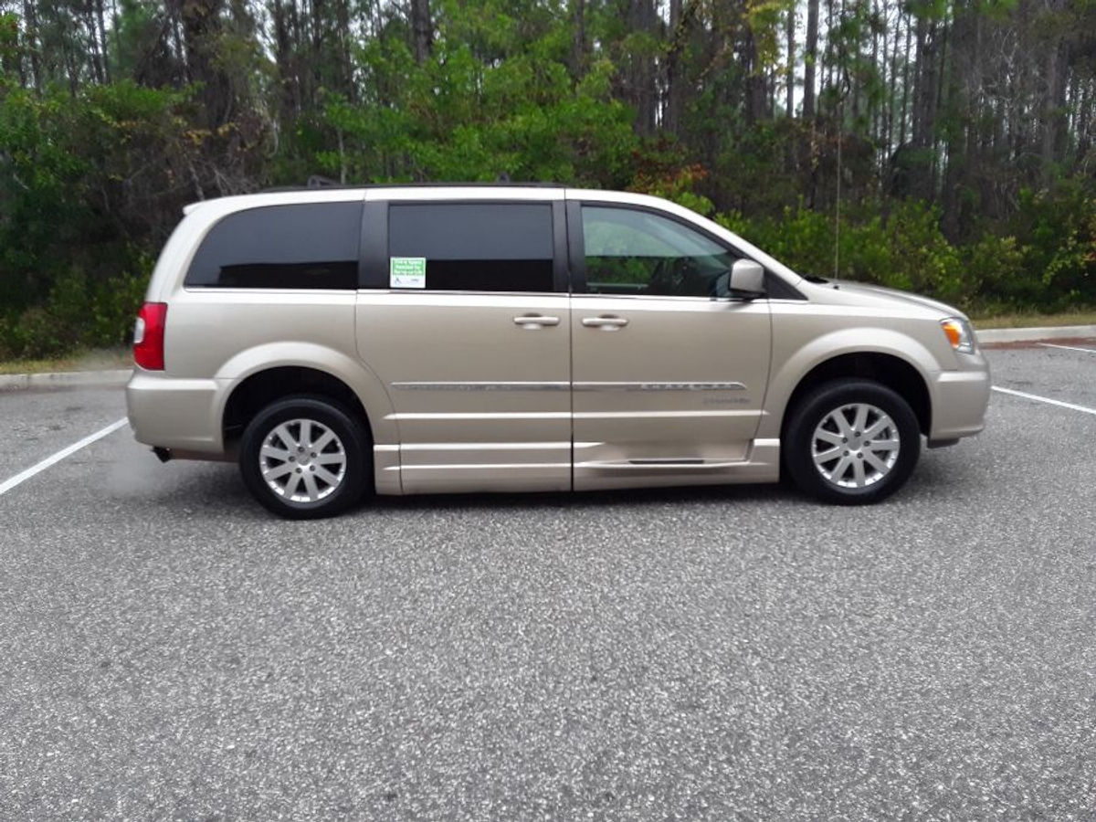 2016 CHRYSLER TOWN AND COUNTRY - Image 5