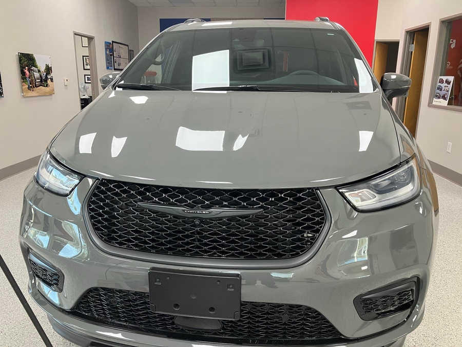 Used 2023 Chrysler Pacifica Touring L - BraunAbility Side Entry Entry Fold Out Automatic Ramp