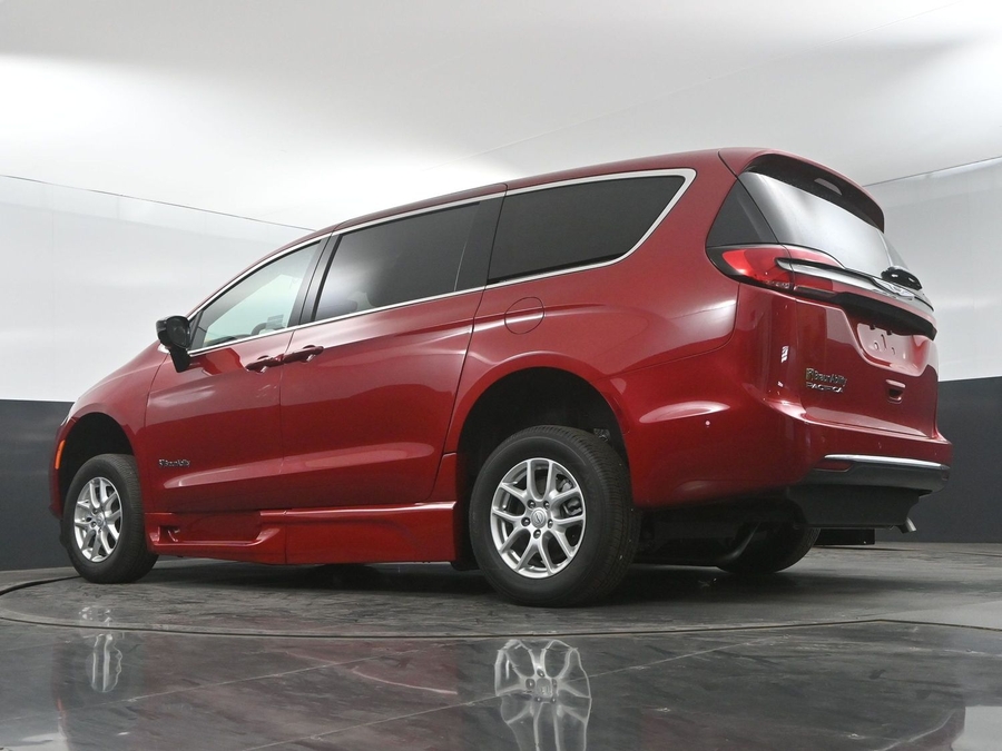 New 2025 Chrysler Pacifica Select Plus - BraunAbility Side Entry Entry Fold Out Automatic Ramp