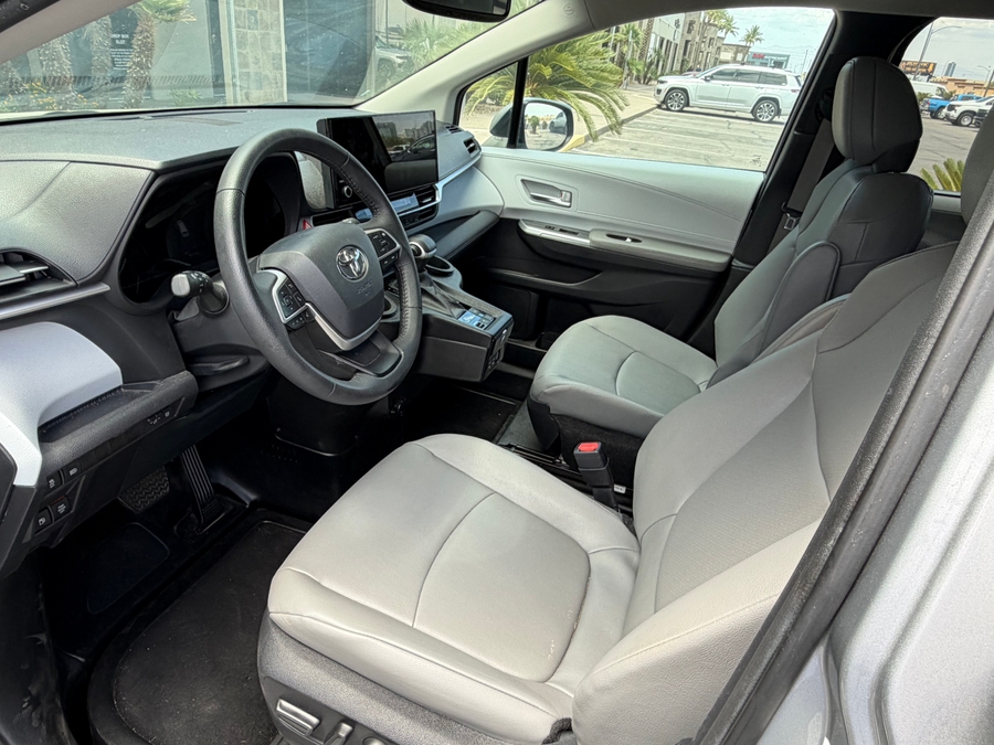 Used 2025 Toyota Sienna Hybrid XLE - BraunAbility Side Entry Fold Out Automatic Ramp