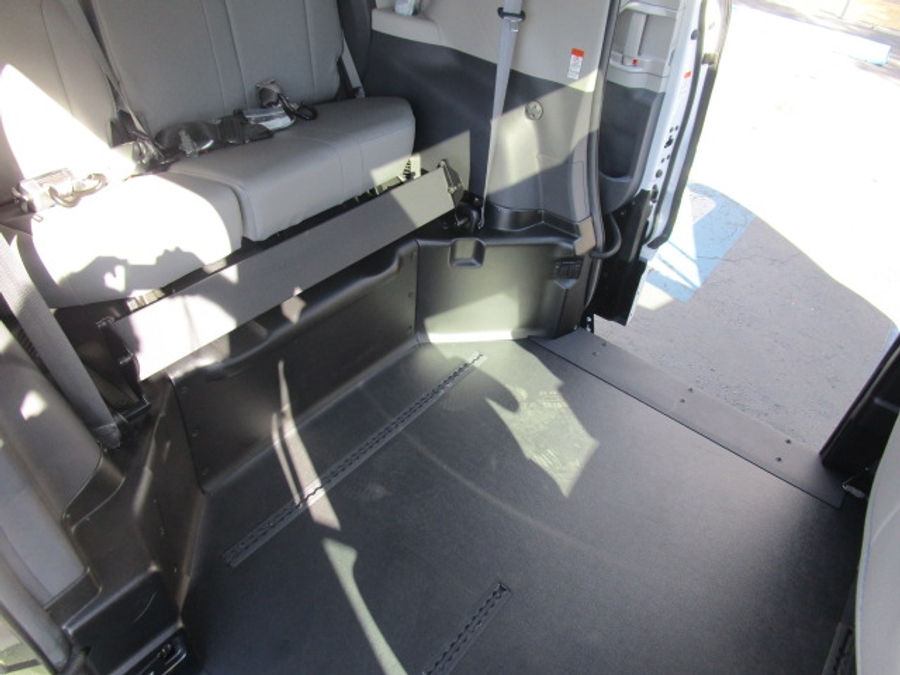 Used 2022 Toyota Sienna Hybrid XLE Base - BraunAbility Side Entry Entry Fold Out Automatic Ramp