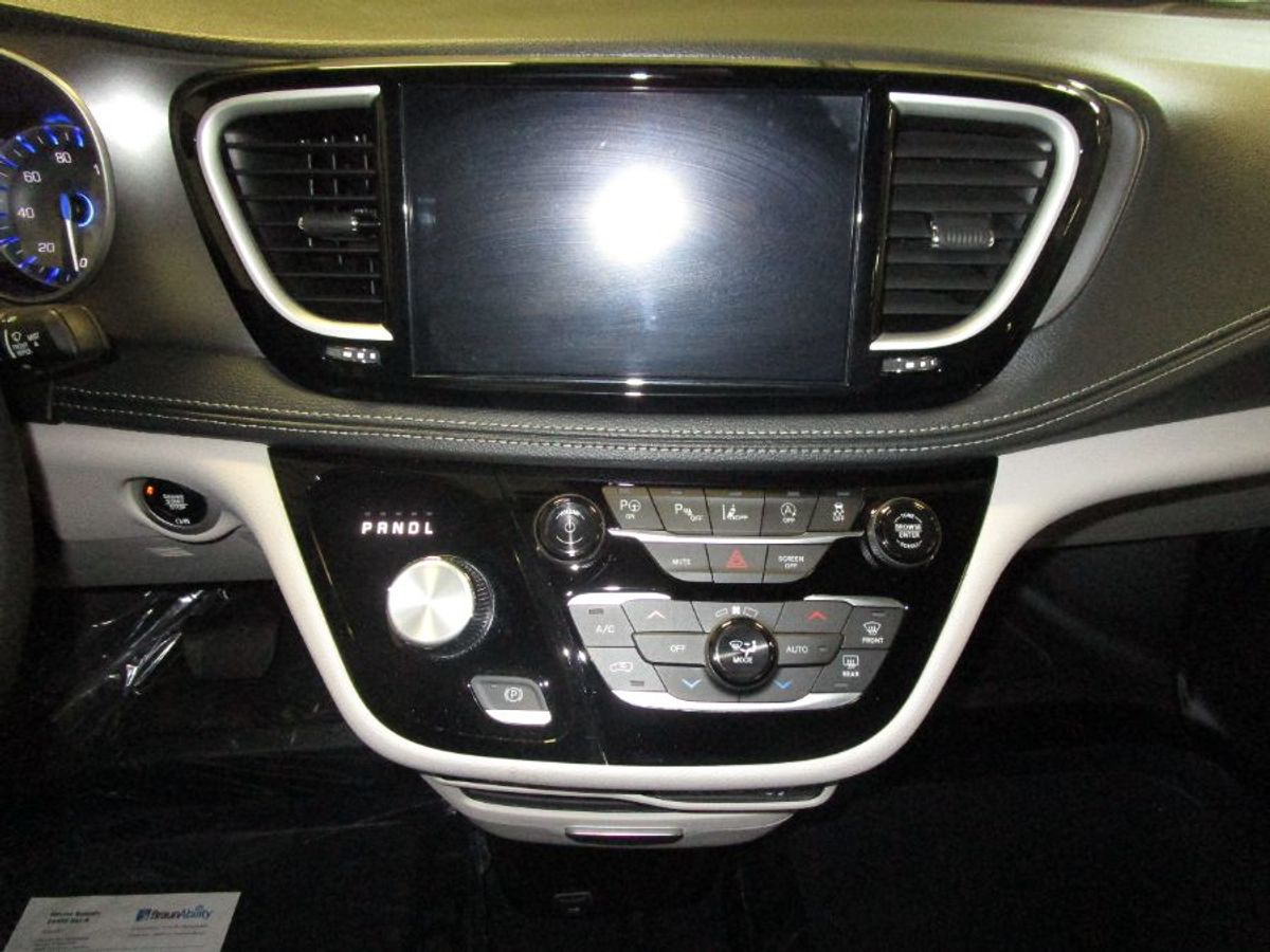 2024 Chrysler Pacifica Touring L - Photo 12