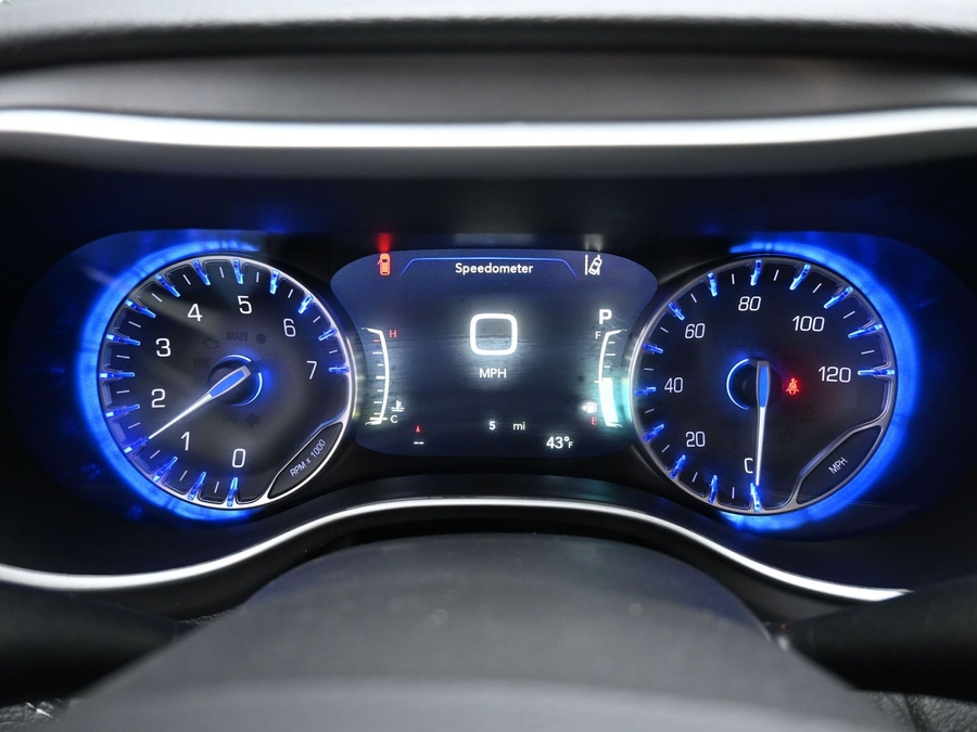 White Chrysler Pacifica image number 13