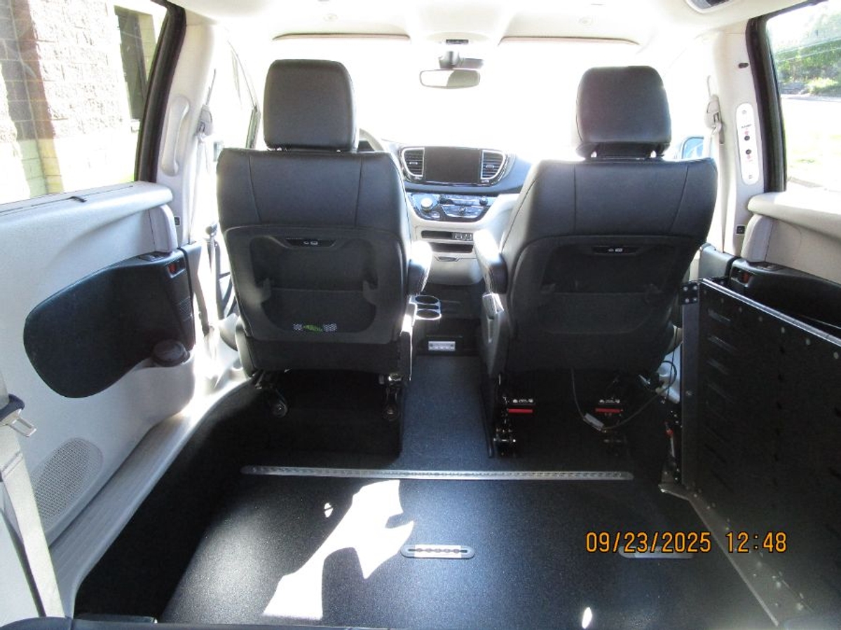 2024 CHRYSLER PACIFICA - Image 9