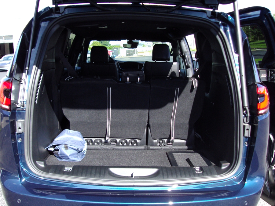 Used 2025 Chrysler Pacifica Select - BraunAbility Side Entry In Floor Automatic Ramp