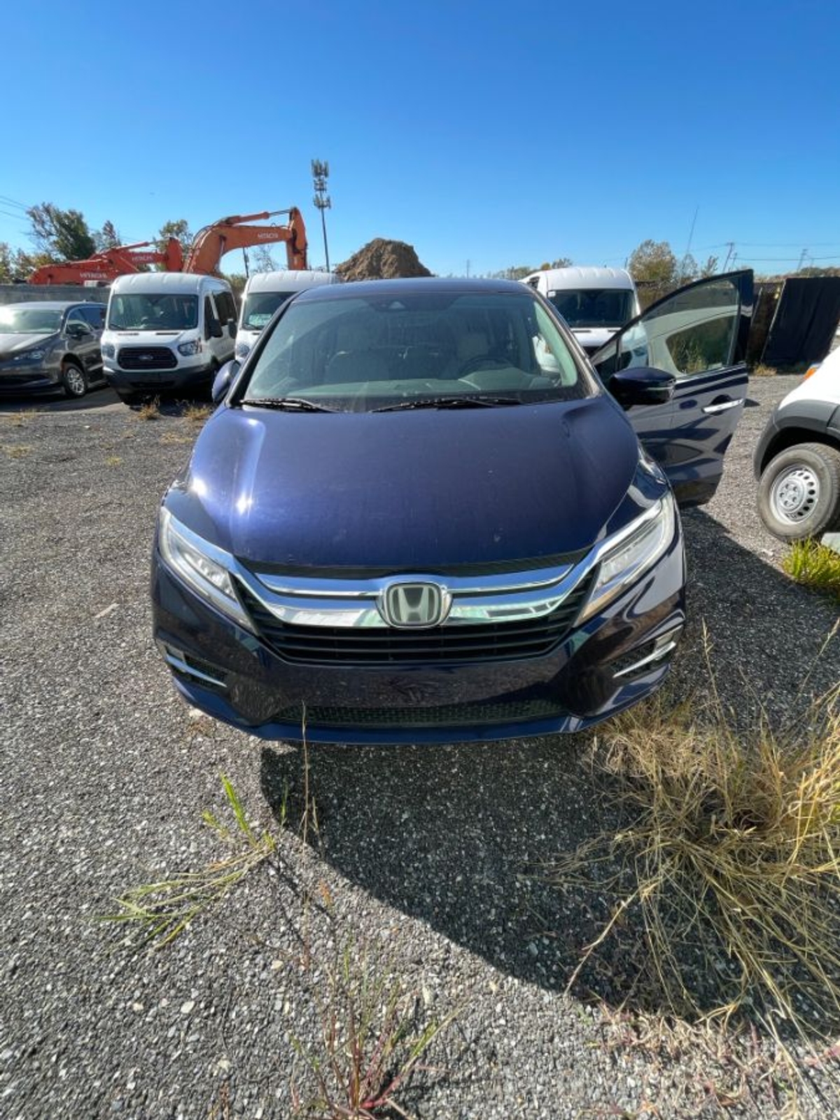 Blue Honda Odyssey image number 5