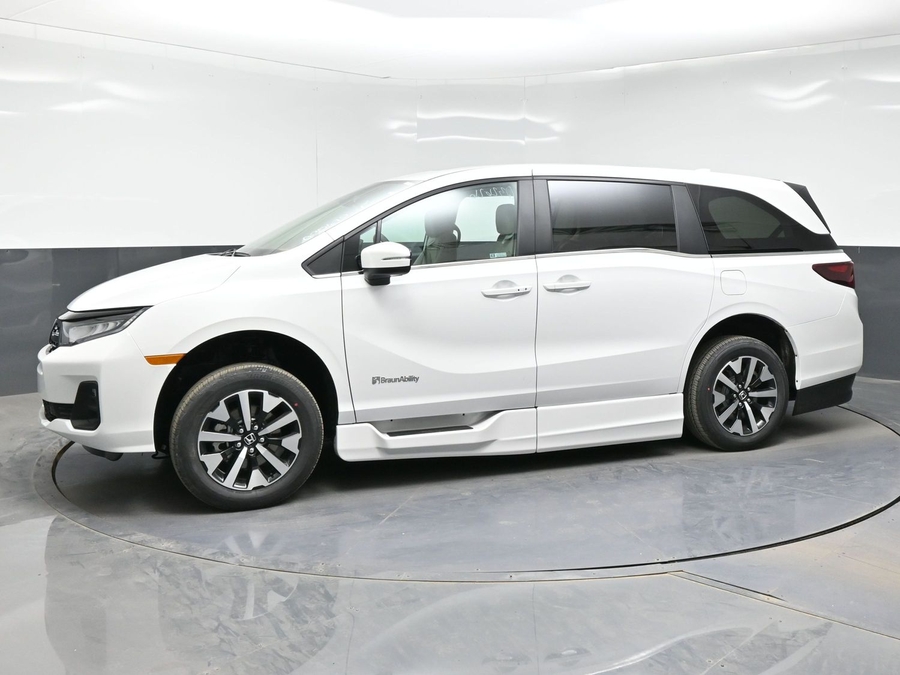 White Honda Odyssey image number 2