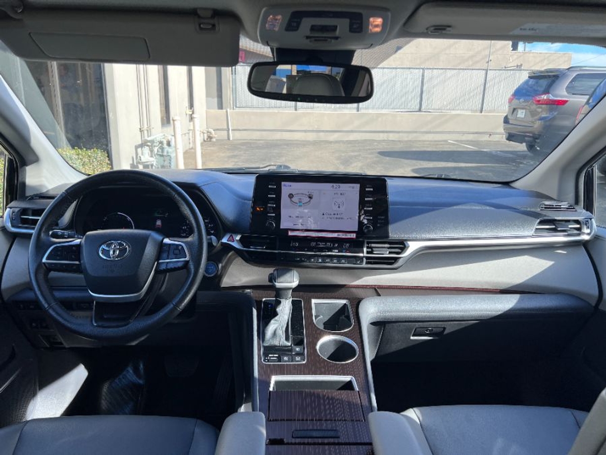 2024 TOYOTA SIENNA - Image 9