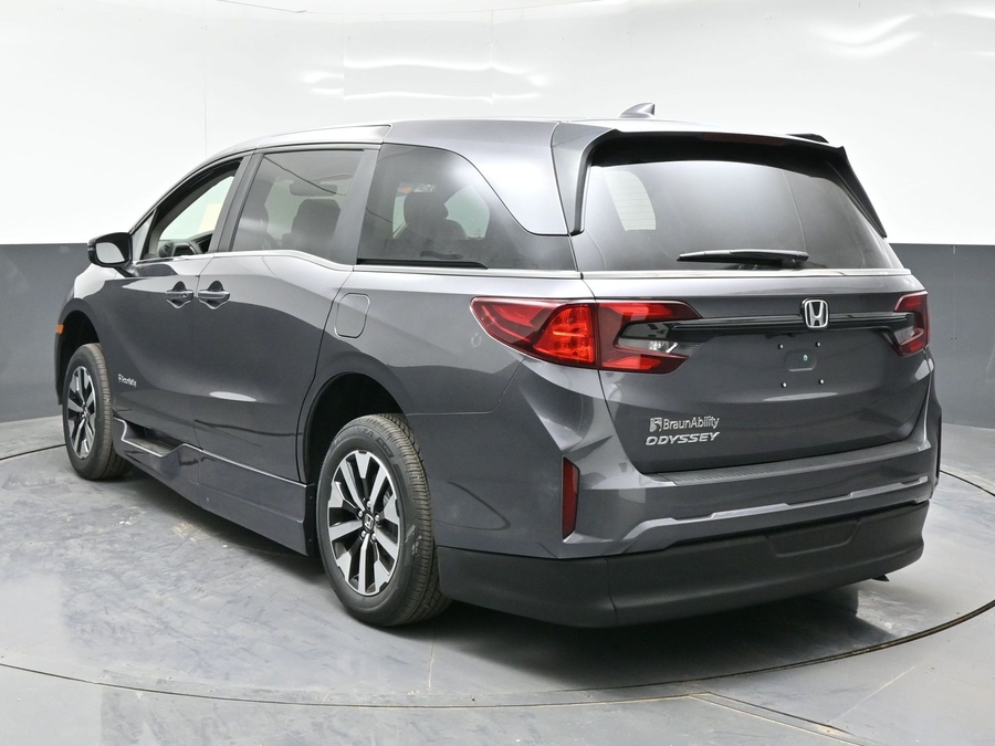 Grey Honda Odyssey image number 4