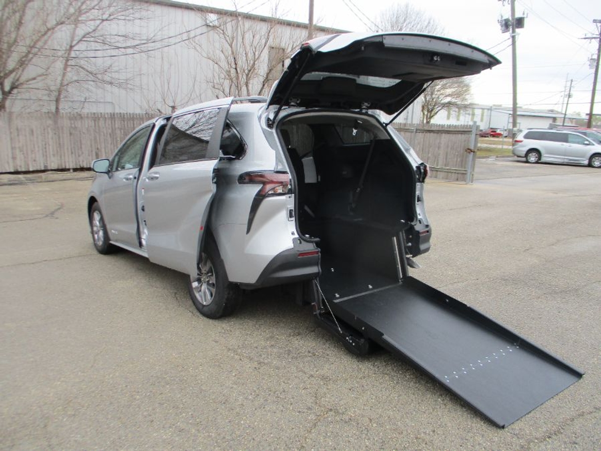 2025 TOYOTA SIENNA - Image 1