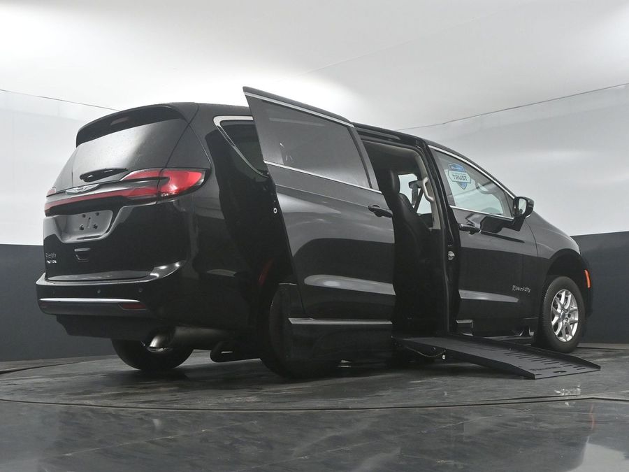 Used 2024 Chrysler Pacifica Touring L - BraunAbility Side Entry Entry Fold Out Automatic Ramp