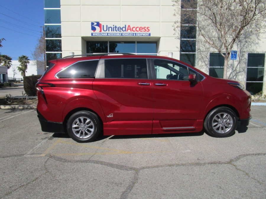 Used 2022 Toyota Sienna Hybrid XLE - VMI Side Entry Entry In Floor Automatic Ramp