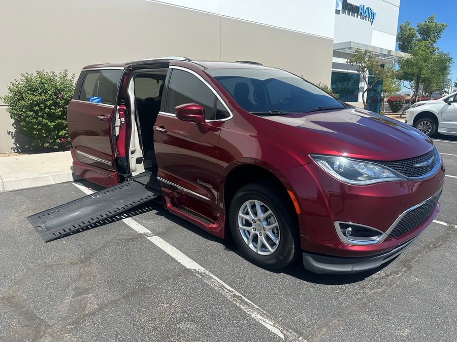 Used 2020 Chrysler Pacifica Touring L - BraunAbility Side Entry Entry In Floor Automatic Ramp
