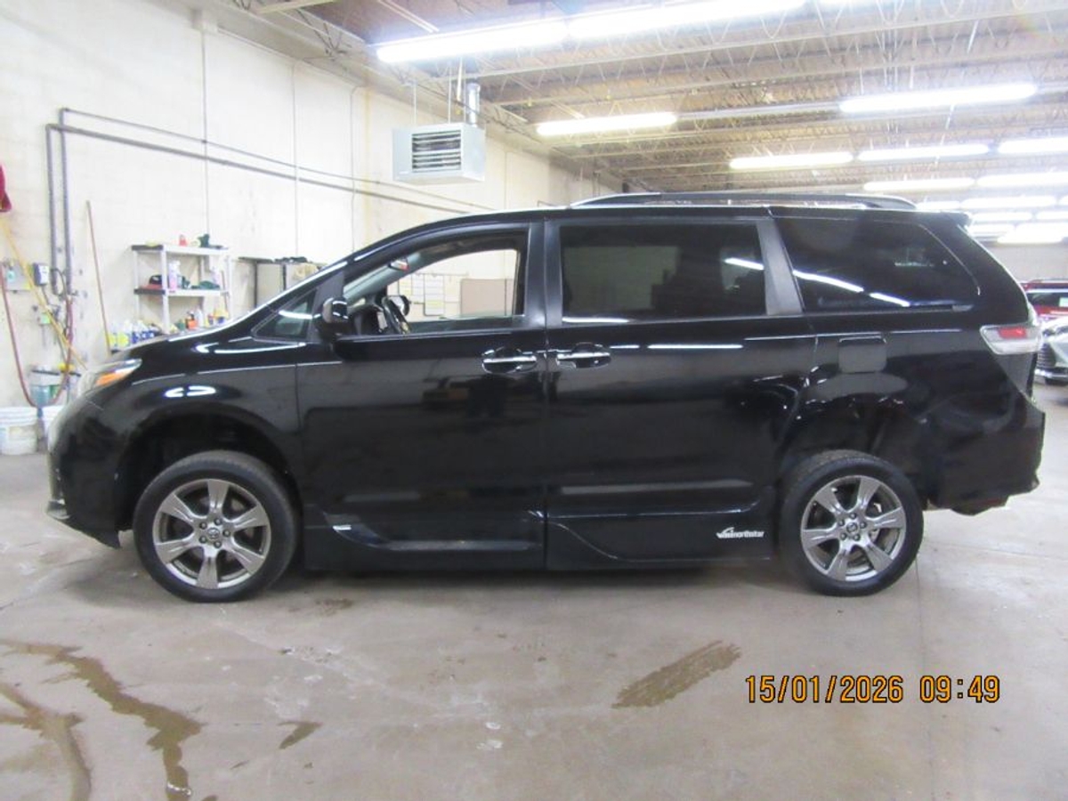 2019 TOYOTA SIENNA - Image 3