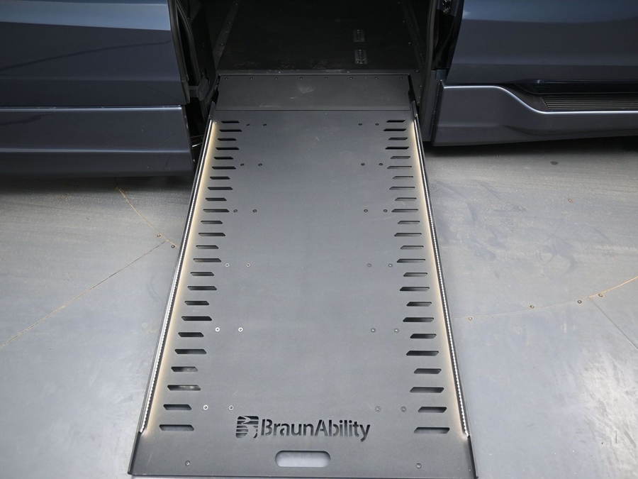 Blue Honda Odyssey image number 7