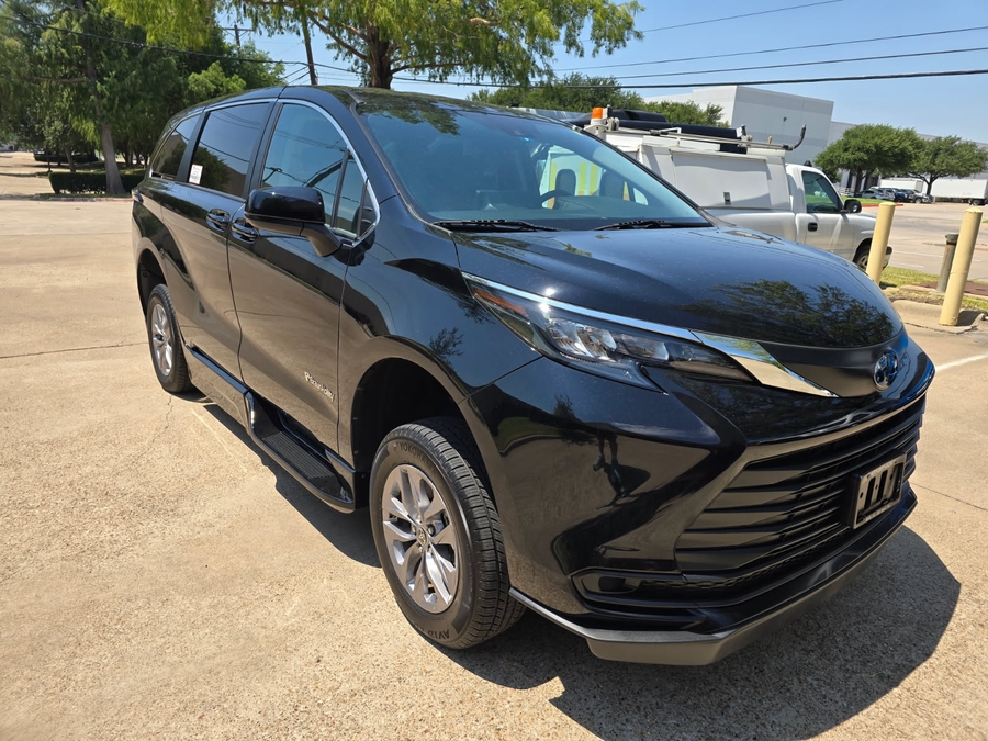 Used 2024 Toyota Sienna Hybrid LE Base - BraunAbility Side Entry Fold Out Automatic Ramp