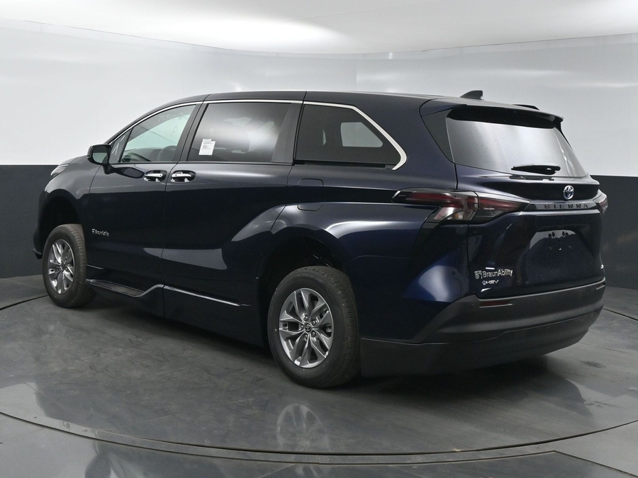 New 2025 Toyota Sienna Hybrid XLE Base - BraunAbility Side Entry Entry Fold Out Automatic Ramp