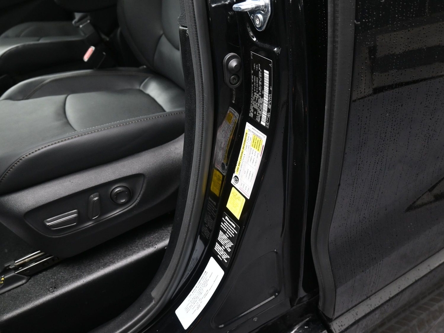 Midnight Black Metallic Toyota Sienna image number 14