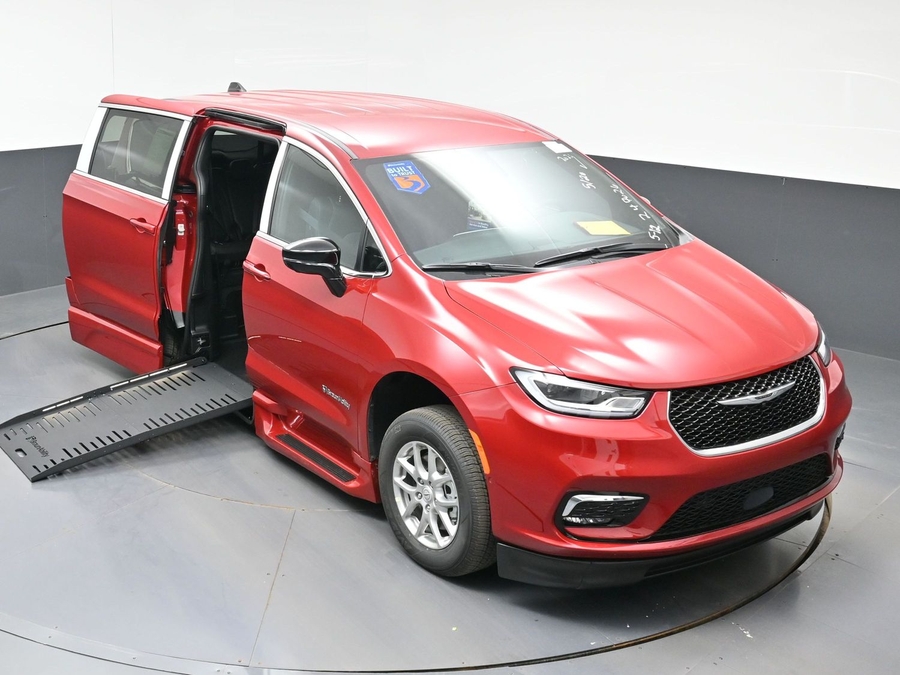 Red Chrysler Pacifica image number 19