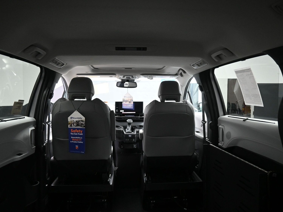 New 2025 Toyota Sienna Hybrid XLE Plus - BraunAbility Side Entry Entry Fold Out Automatic Ramp