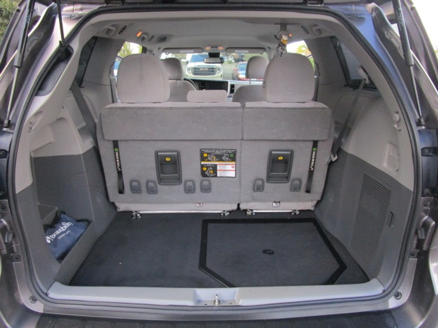 Used 2020 Toyota Sienna LE - BraunAbility Side Entry Entry Fold Out Automatic Ramp