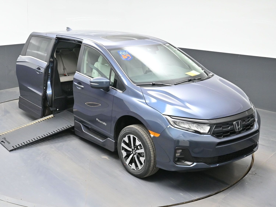 Blue Honda Odyssey image number 19
