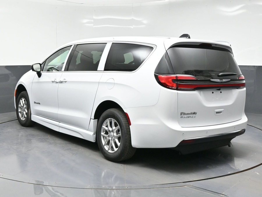 White Chrysler Pacifica image number 2