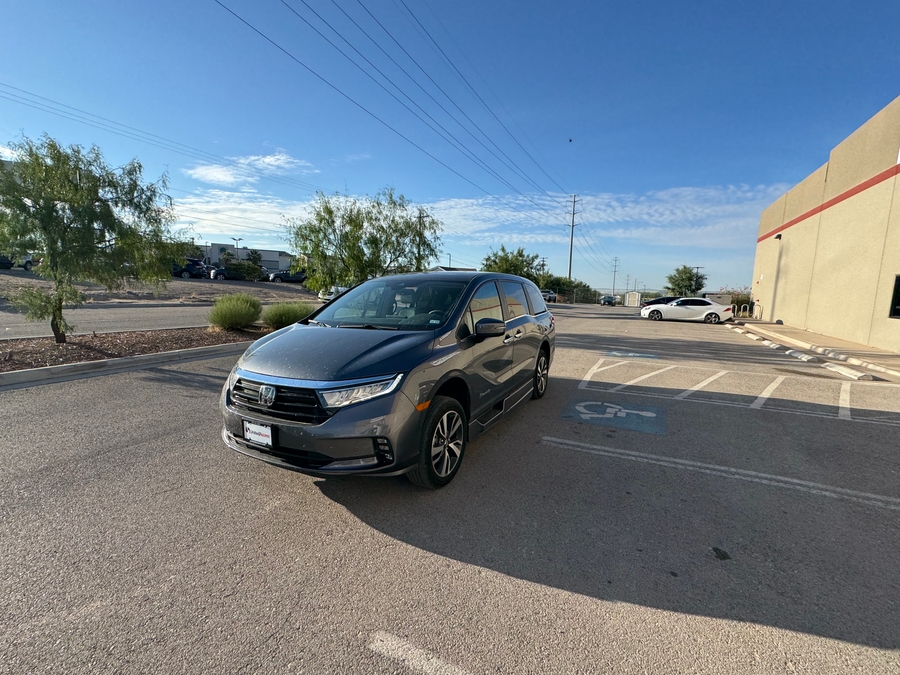 Used 2024 Honda Odyssey EX-L - BraunAbility Side Entry Entry In Floor Automatic Ramp