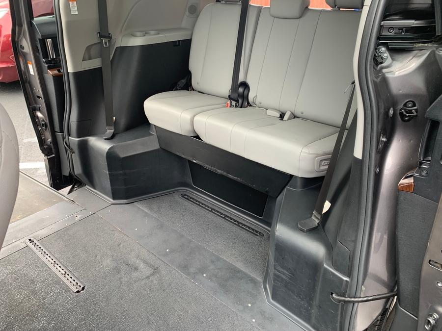 Used 2016 Toyota Sienna XLE - VMI Side Entry In Floor Automatic Ramp