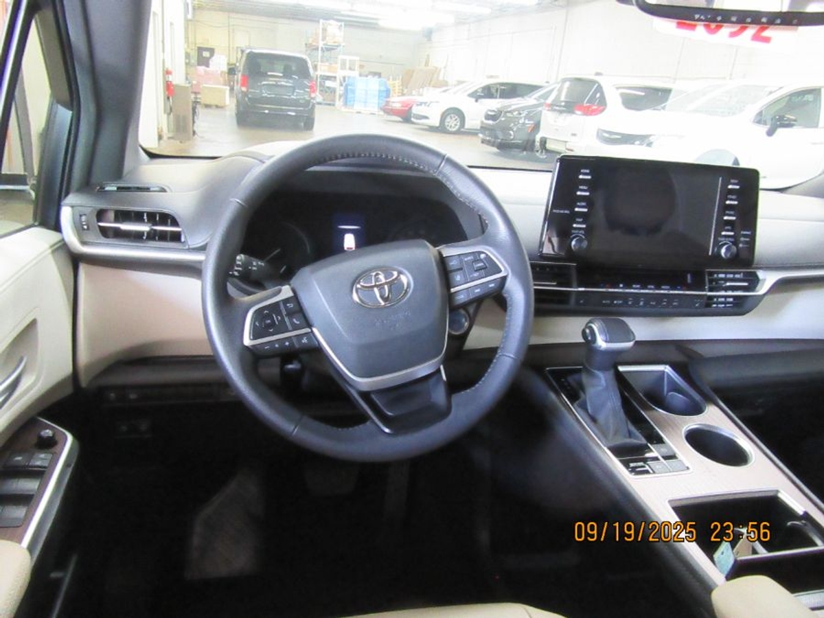 2024 TOYOTA SIENNA - Image 5