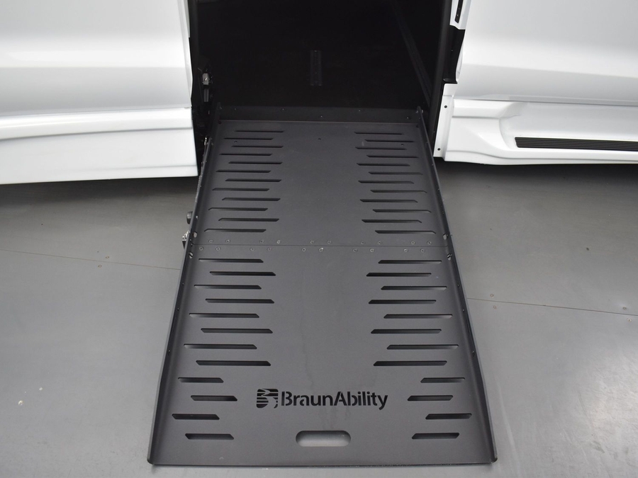 New 2025 Chrysler Pacifica Select Safety - BraunAbility Side Entry Entry Fold Out Automatic Ramp