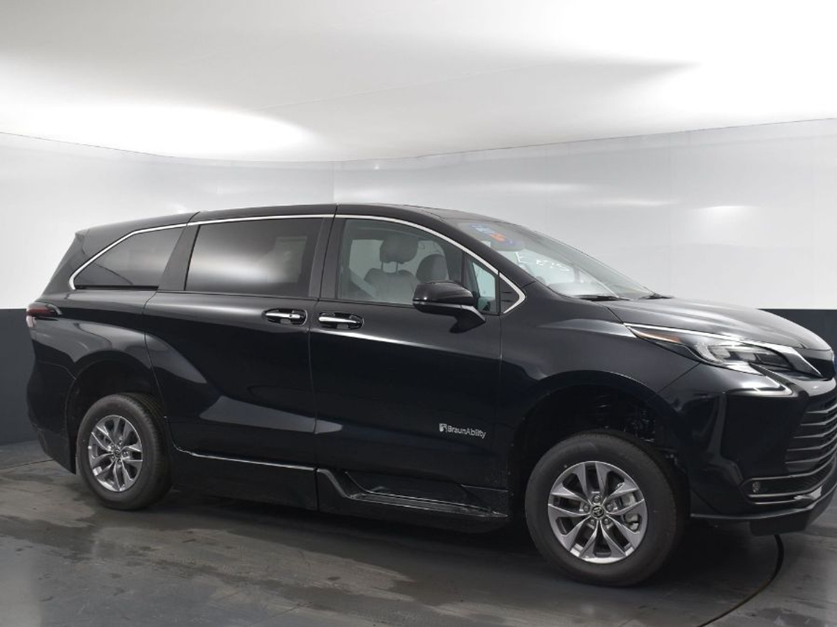 2025 TOYOTA SIENNA - Image 12