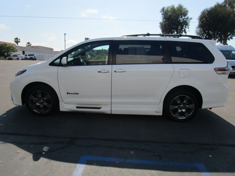 Used 2020 Toyota Sienna SE - BraunAbility Side Entry Entry In Floor Automatic Ramp