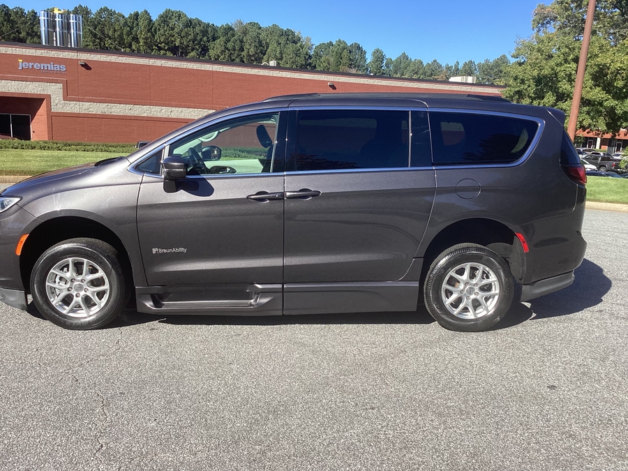 Grey Chrysler Pacifica image number 2