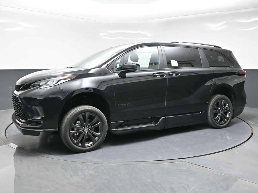 New 2026 Toyota Sienna Hybrid XSE Sport - BraunAbility Side Entry Fold Out Automatic Ramp