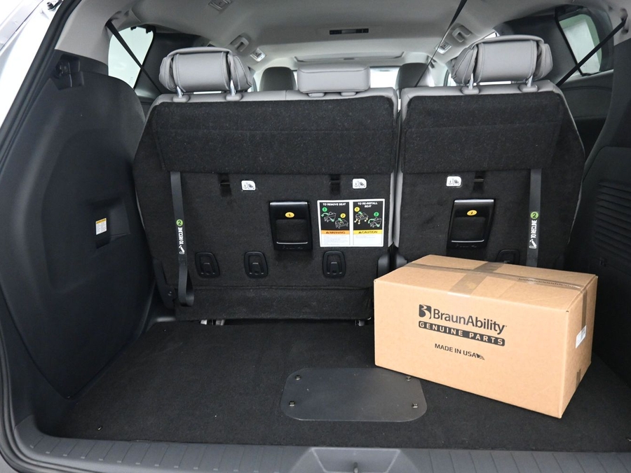 New 2026 Toyota Sienna Hybrid XLE Base - BraunAbility Side Entry Fold Out Automatic Ramp