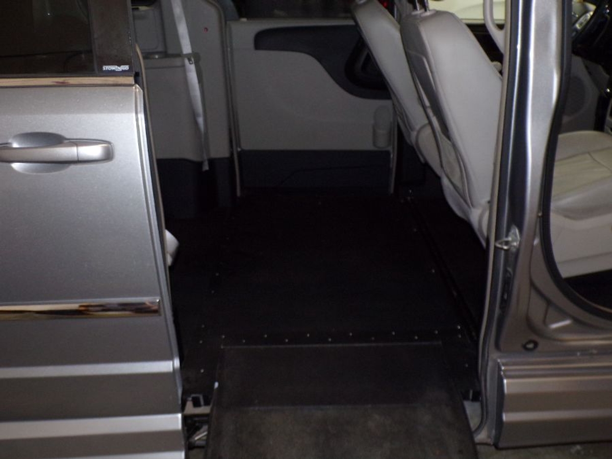 2013 CHRYSLER TOWN AND COUNTRY - Image 8