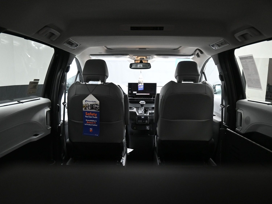 Black Toyota Sienna image number 14