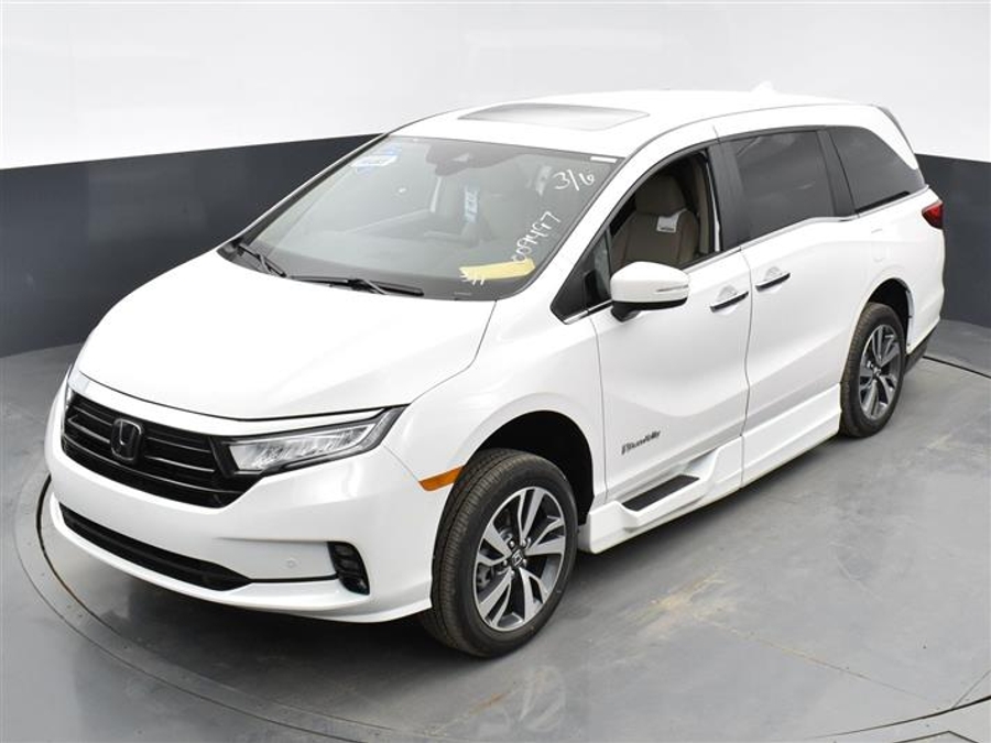 New 2026 Honda Odyssey Touring - BraunAbility Side Entry In Floor Automatic Ramp