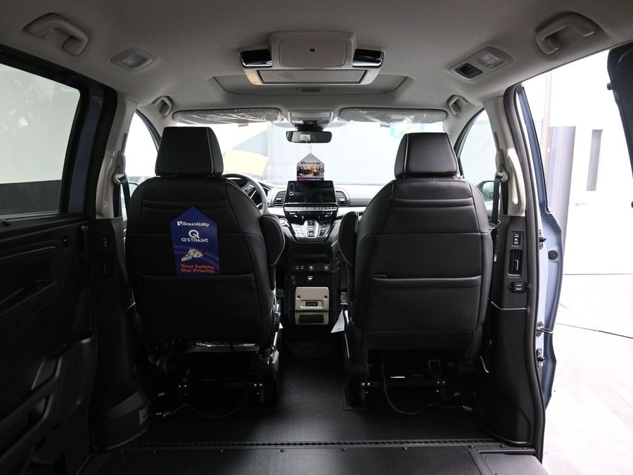 New 2026 Honda Odyssey Touring - BraunAbility Side Entry In Floor Automatic Ramp