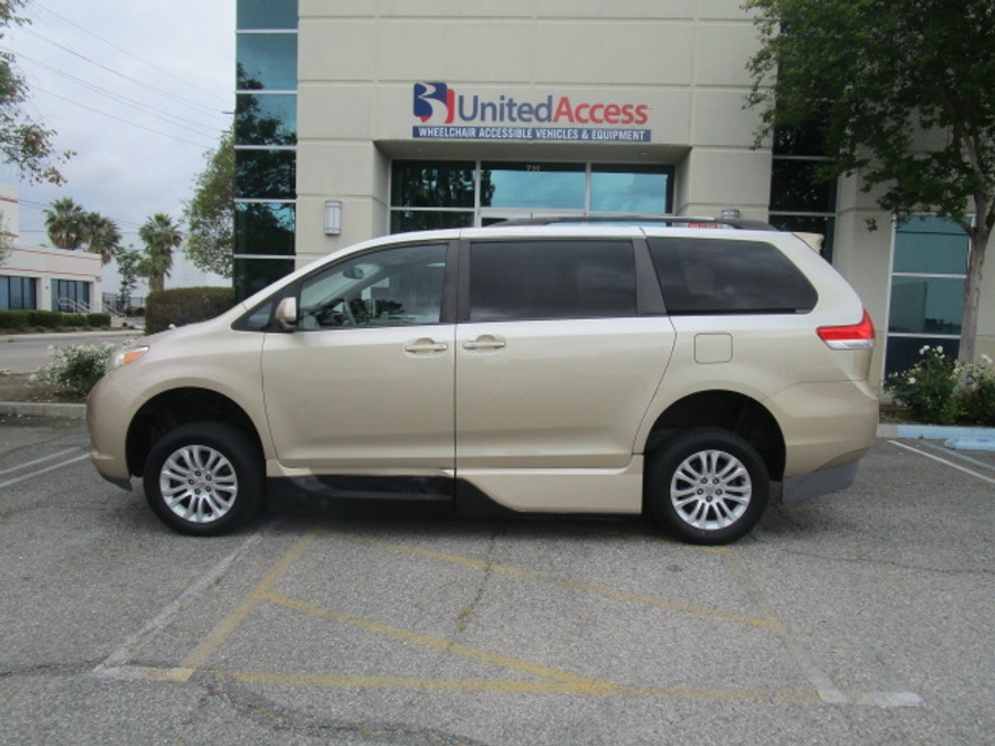 Used 2013 Toyota Sienna XLE Base - VMI Side Entry Entry In Floor Automatic Ramp