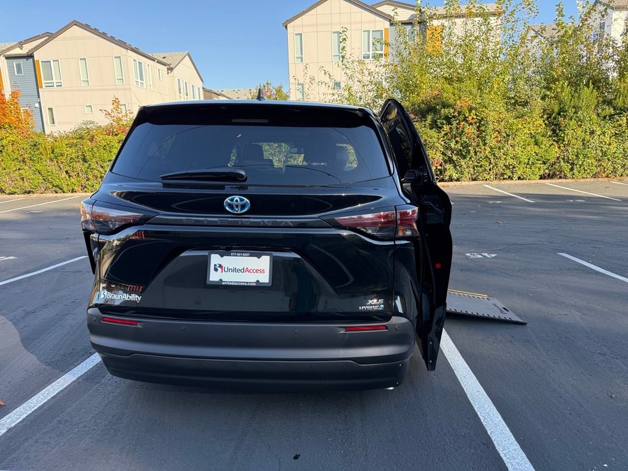 Used 2024 Toyota Sienna Hybrid XLE Base - BraunAbility Side Entry In Floor Automatic Ramp