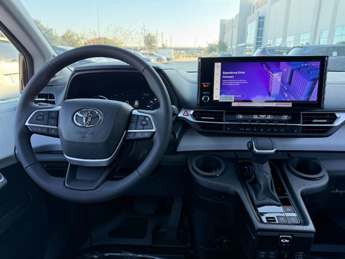 2025 TOYOTA SIENNA - Image 16