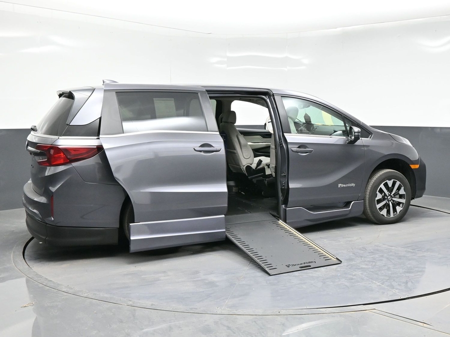 Grey Honda Odyssey image number 6