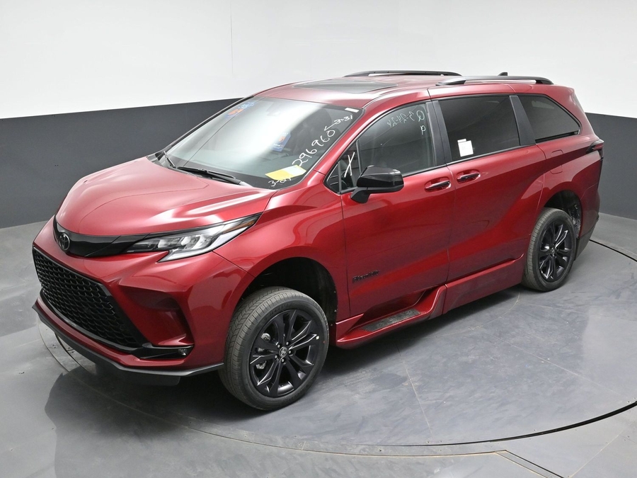 New 2026 Toyota Sienna Hybrid XSE Sport - BraunAbility Side Entry Entry In Floor Automatic Ramp