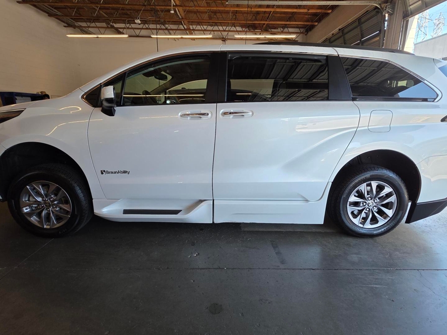Used 2023 Toyota Sienna Hybrid XLE - BraunAbility Side Entry Fold Out Automatic Ramp