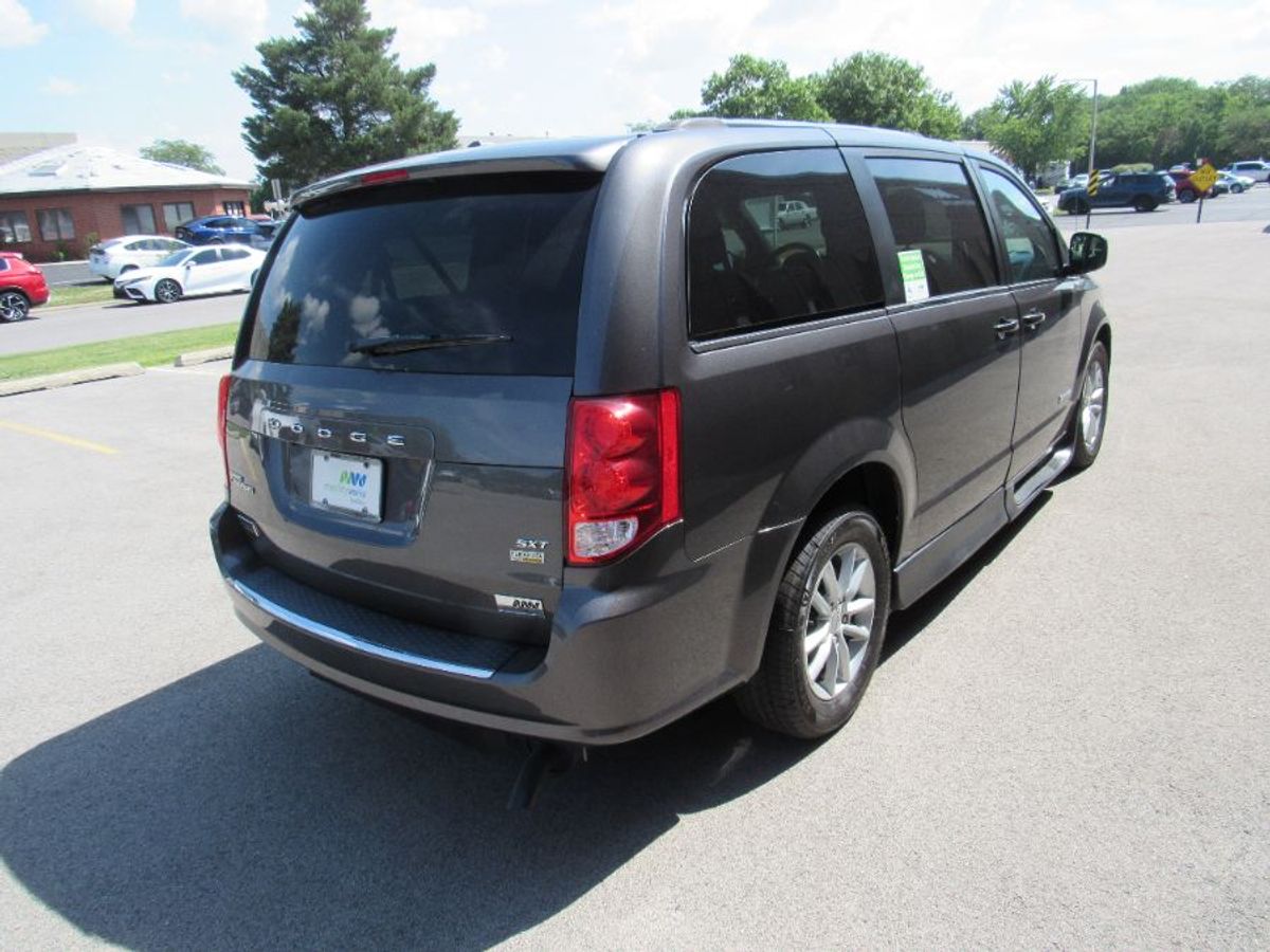 Grey Dodge Grand Caravan image number 10