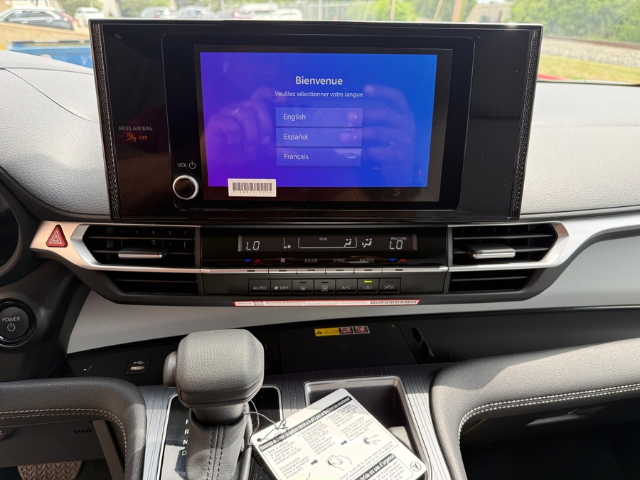 New 2026 Toyota Sienna Hybrid LE - Vantage Mobility Commercial Rear Entry Entry Fold Out Manual Ramp