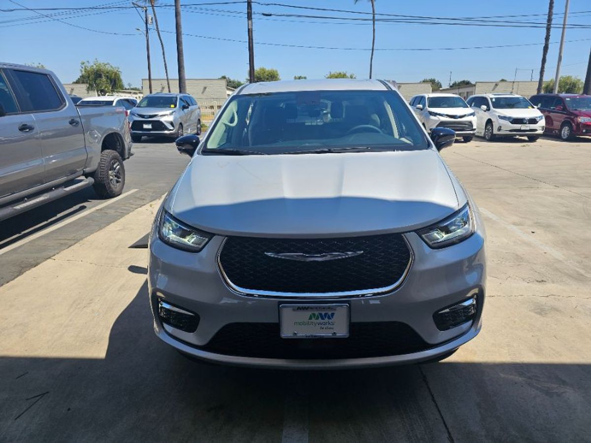 2024 CHRYSLER PACIFICA - Image 13